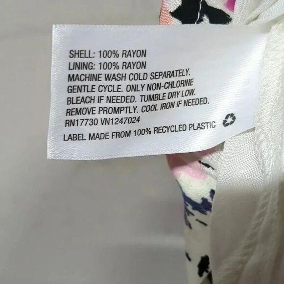 Universal Thread Women's Multifloral Tiered Flowy Mini Skirt Size XS NWT - Picture 3 of 7